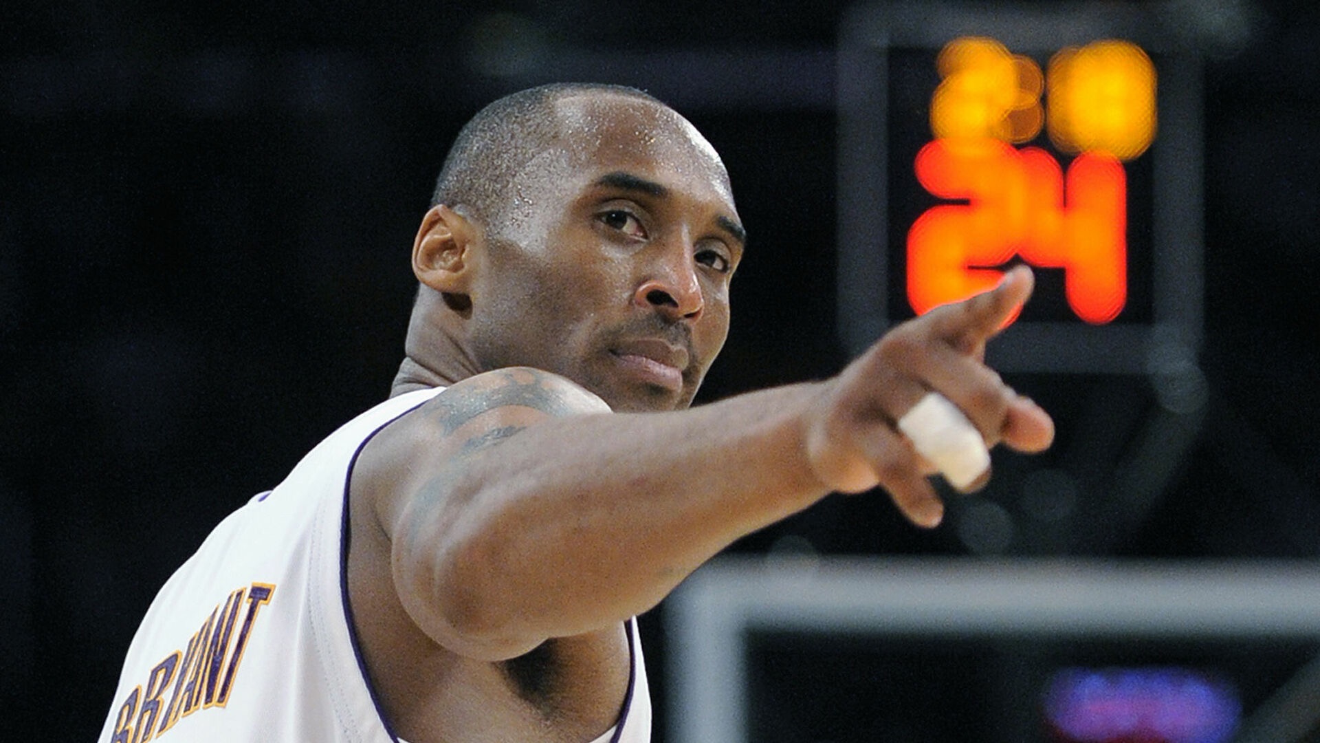 体图：多特不排除给阿德耶米设解约金，但金额至少要到8000万（体图：多特考虑为阿德耶米加入解约条款，数额不低于8000万）