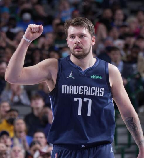 炸锅了！皇马挖萨拉赫放猛料：用巴西国脚做交换！（皇马追逐萨拉赫，或以巴西国脚为交换筹码）