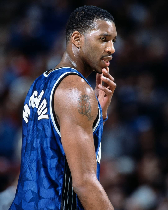 掘金约基奇三双末节爆发（掘金核心约基奇砍三双 末节火力全开）