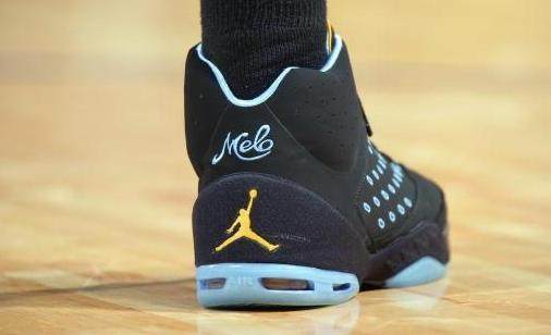 双喜临门，埃斯特旺在职业俱乐部生涯第100场里程碑中破门（百场里程碑之夜，埃斯特旺破门喜上加喜）