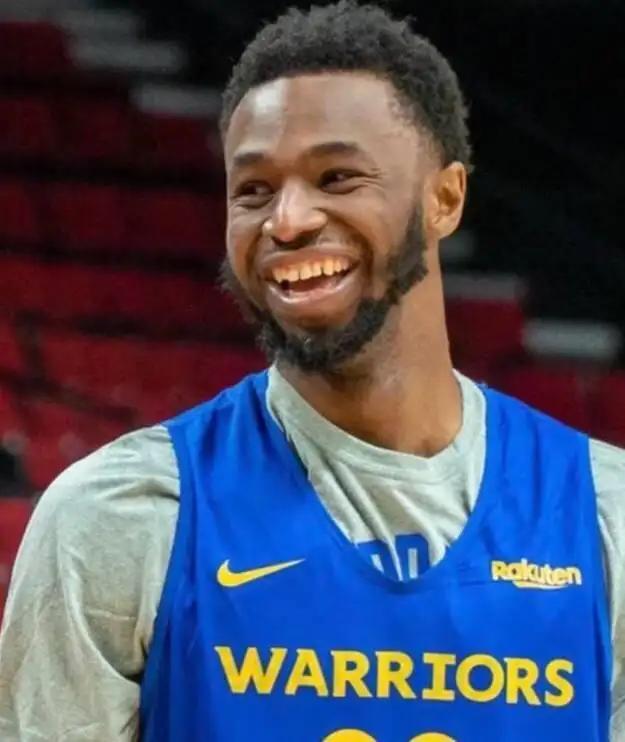 门将扑出点球，粉碎对手反扑希望（神勇门将拒点，扼杀对手翻盘希望）