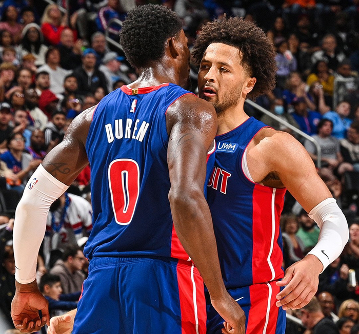 东契奇狂砍43分13助攻9篮板！打破哈登纪录，跃升现役第一（东契奇43分13助攻9篮板引爆全场！改写哈登纪录，升至现役第一人）